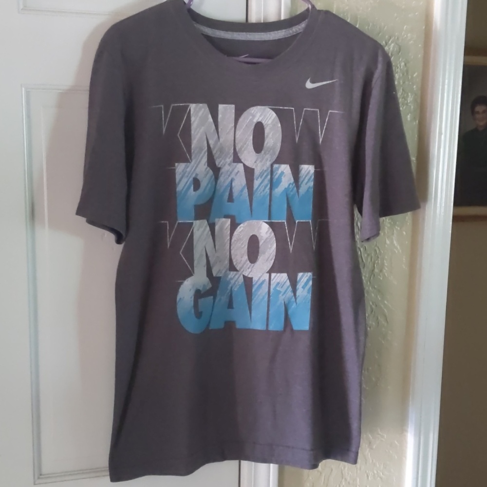 Men's Nike gray short sleeve t-shirt